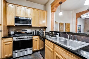 1405 Vegas Verdes Dr, Unit 205 in Santa Fe, NM - Building Photo