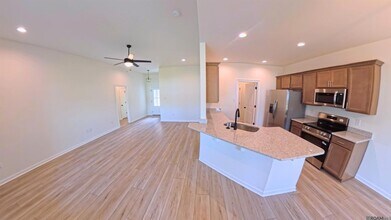 25699 Raines Ave in Denham Springs, LA - Foto de edificio - Building Photo