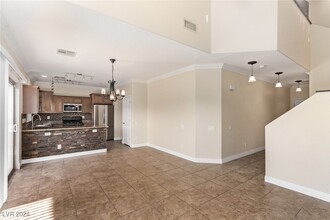 9005 Castledowns St in Las Vegas, NV - Building Photo - Building Photo