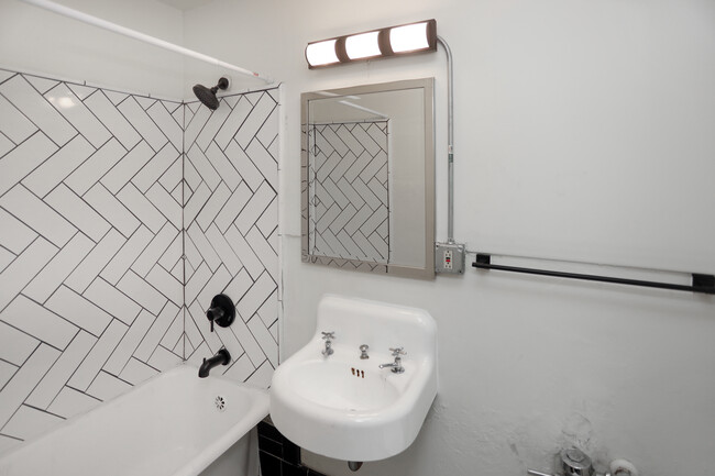 INDY INDIE ARTIST COLONY in Indianapolis, IN - Foto de edificio - Interior Photo