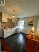 17 Victoria Ave in Cambridge, ON - Building Photo