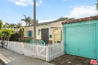 8900 Guthrie Ave in Los Angeles, CA - Building Photo - Building Photo