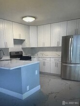 223 Blew Ct in East Brunswick, NJ - Building Photo - Building Photo