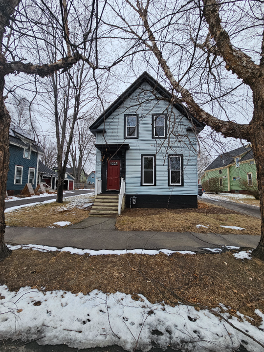 9 Badger St in Concord, NH - Foto de edificio