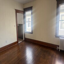 182-184 Main St, Unit 2nd Floor in West Haven, CT - Building Photo - Building Photo