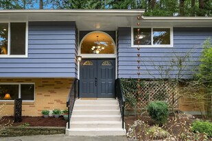 12030 NE 144th St in Kirkland, WA - Building Photo