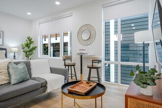 38 Hichborn St, Unit 404 in Boston, MA - Building Photo - Building Photo