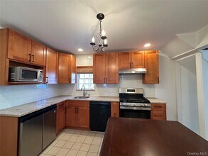 197 Johnson Rd in Scarsdale, NY - Building Photo - Building Photo