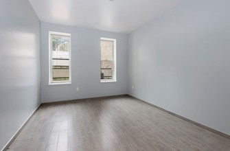 380 S 5th St in Brooklyn, NY - Building Photo - Interior Photo