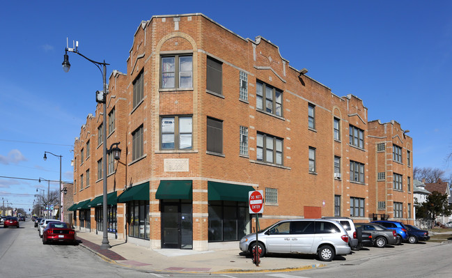 601-611 Lake St in Maywood, IL - Foto de edificio - Building Photo