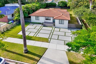 130 SW 25th Rd in Miami, FL - Building Photo - Building Photo