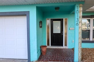 10136 Paradise Blvd in Treasure Island, FL - Building Photo - Building Photo