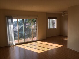 2721 2nd St, Unit #220 in Santa Monica, CA - Building Photo