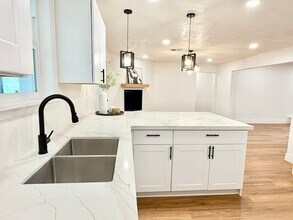 3726 Heatherbrook Dr in Houston, TX - Building Photo - Building Photo