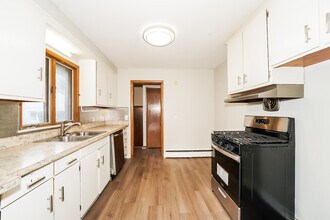 150 E 272nd St in Euclid, OH - Building Photo - Building Photo