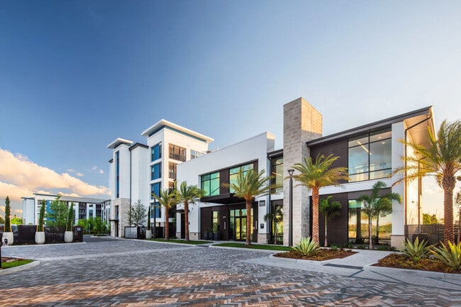 MAA Sand Lake in Orlando, FL - Foto de edificio - Building Photo