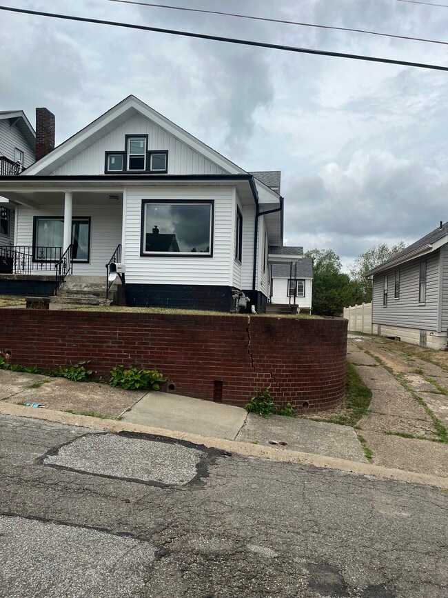 property at 133 N Forest Ave