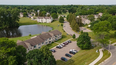 Lake of the Hills Apartment Homes in Haslett, MI - Foto de edificio - Building Photo