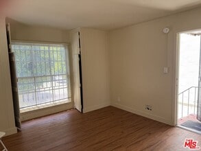 1306 S Mansfield Ave in Los Angeles, CA - Building Photo - Building Photo