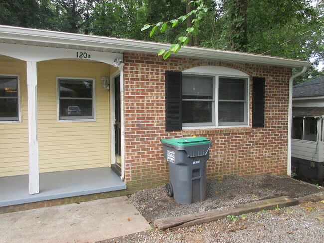 120 Raymond Ave, Unit B in Charlottesville, VA - Building Photo - Building Photo