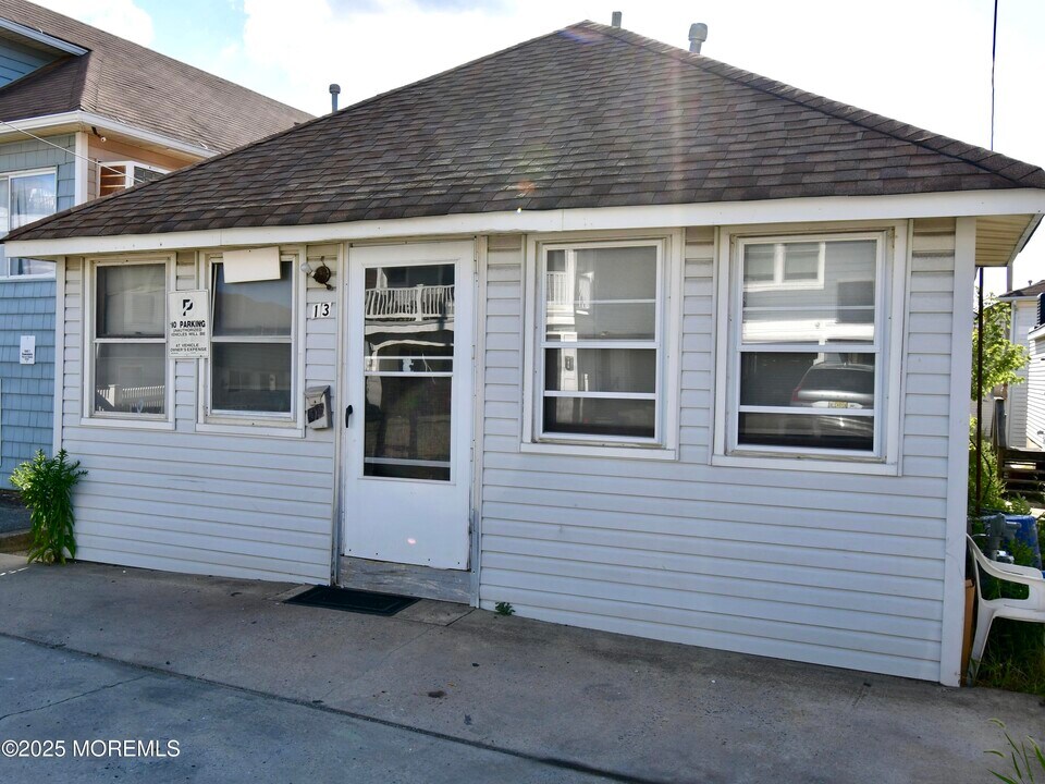 13 Danby Pl in Point Pleasant Beach, NJ - Building Photo
