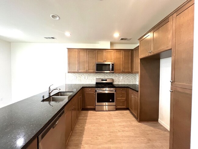 2754 Crimson Way in Pomona, CA - Building Photo - Building Photo