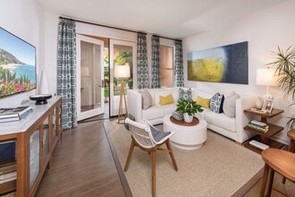 Gateway Apartment Homes in Orange, CA - Foto de edificio - Building Photo