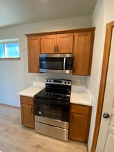 18072 Meadow Ave in Sandy, OR - Building Photo - Building Photo