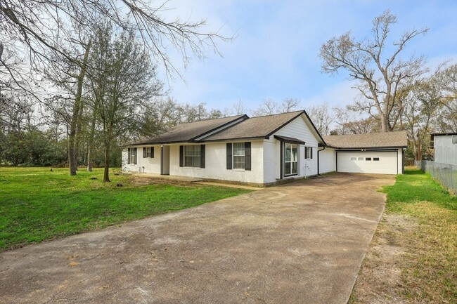 property at 3919 Galway Ln