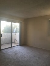 2410 N Towne Ave, Unit 15 in Pomona, CA - Building Photo - Building Photo