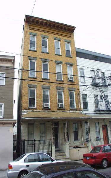 527 27th St in Union City, NJ - Building Photo - Building Photo