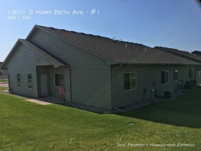 1901 Mary Beth Ave-Unit -#1 in Sioux Falls, SD - Building Photo - Building Photo