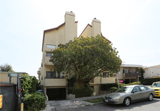 Avon Way Apartments in Los Angeles, CA - Building Photo - Building Photo