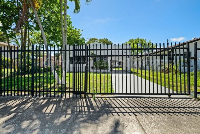 7772 NW 9th Ave in Miami, FL - Building Photo - Building Photo