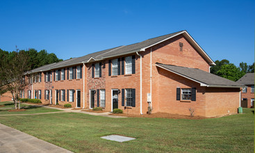 Lake Forest Apartments in Brandon, MS - Building Photo - Building Photo