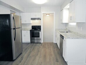 5611 Lafayette Ave in Maple Heights, OH - Building Photo - Building Photo