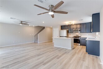 9539 Wayfarer Seek Ct in Las Vegas, NV - Building Photo - Building Photo