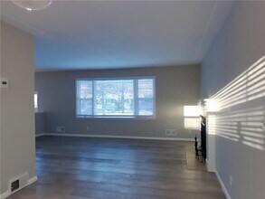 2540 Regent Ave N in Minneapolis, MN - Building Photo - Building Photo