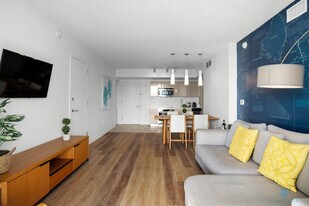 2602 E Hallandale Beach Blvd in Hallandale Beach, FL - Building Photo