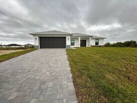 19 NW 19th Terrace in Cape Coral, FL - Building Photo