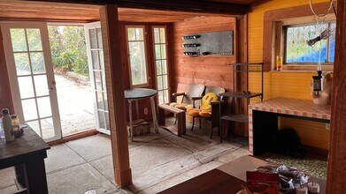 1472 Silverwood Dr, Unit Lower Apt. with studio in Los Angeles, CA - Foto de edificio - Building Photo