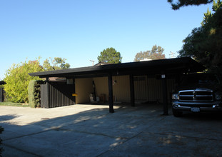 1975 Desert Cir in Walnut Creek, CA - Building Photo - Building Photo