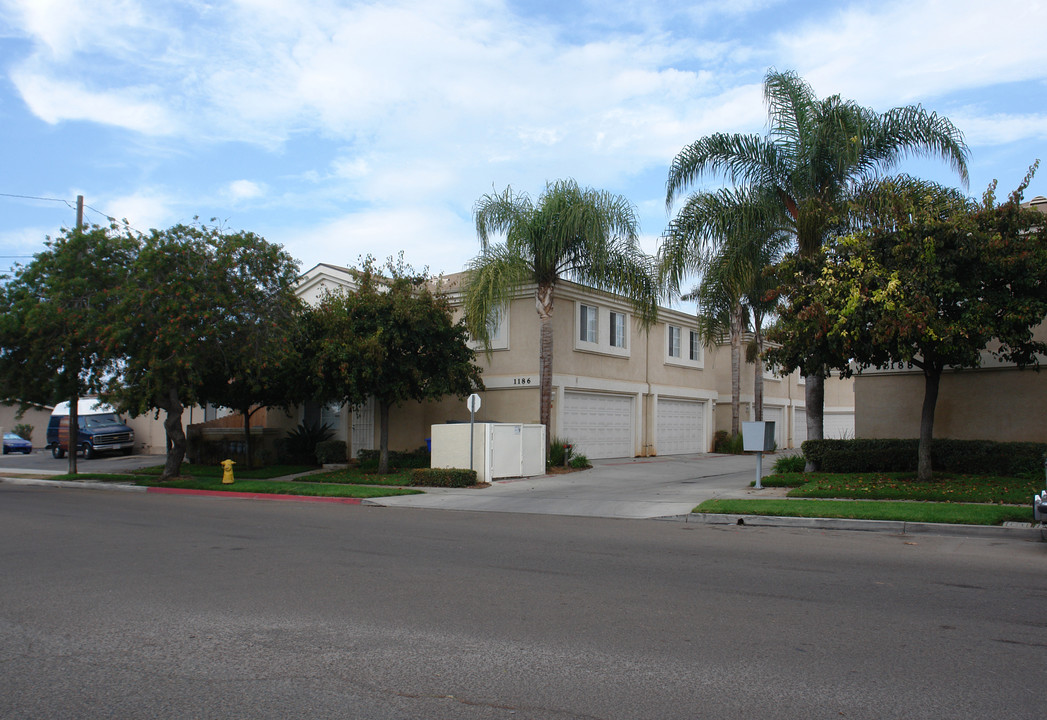 1186-1192 Holly Ave in Imperial Beach, CA - Foto de edificio