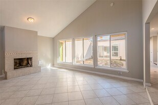 4418 Lost Spring Dr in Houston, TX - Building Photo