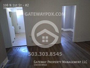 108 N 1st St in Silverton, OR - Foto de edificio - Building Photo