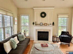 26 Mulberry Ct in Paramus, NJ - Building Photo - Building Photo