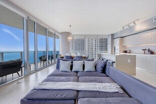 4111 S Ocean Dr in Hollywood, FL - Building Photo