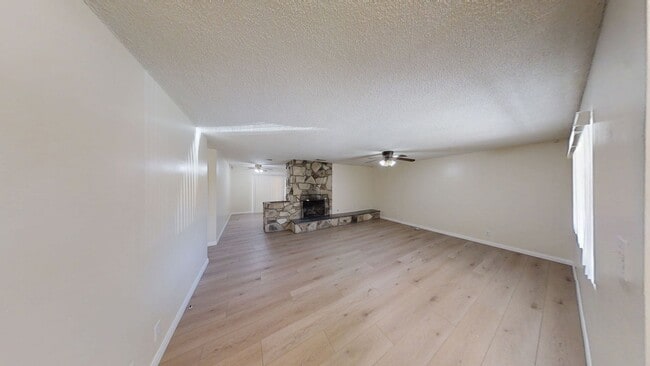 34840 Iris Ln in Yucaipa, CA - Building Photo - Building Photo