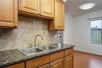 339 S Catalina Ave, Unit 315 in Pasadena, CA - Foto de edificio - Building Photo