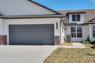 1129 Trellis Pass in Brenham, TX - Building Photo